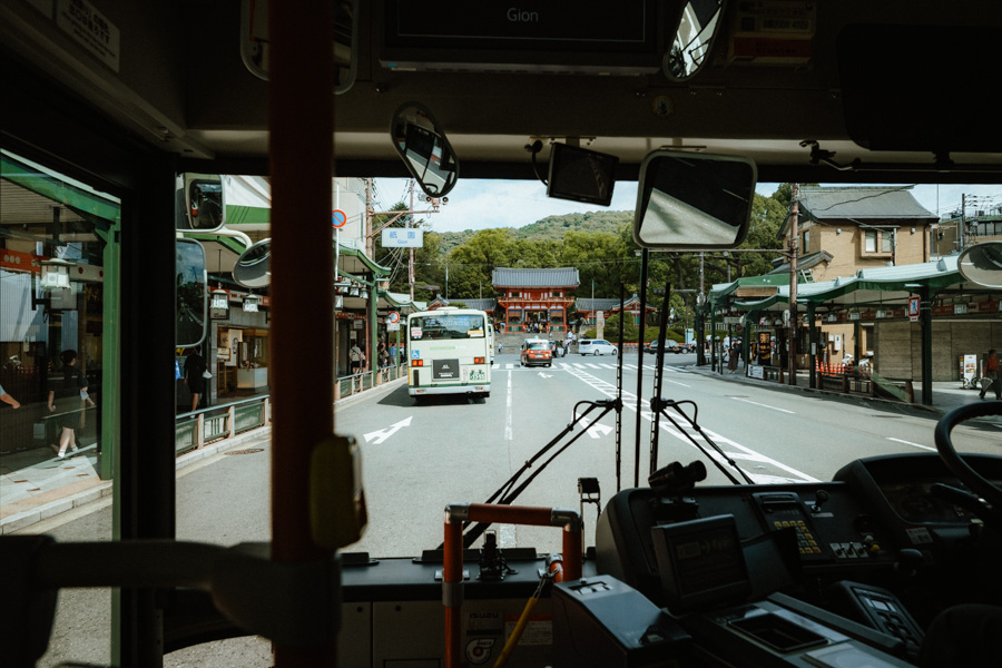 Tokyo vicolo stazione ombra, fotografia di viaggio e street photography in Giappone